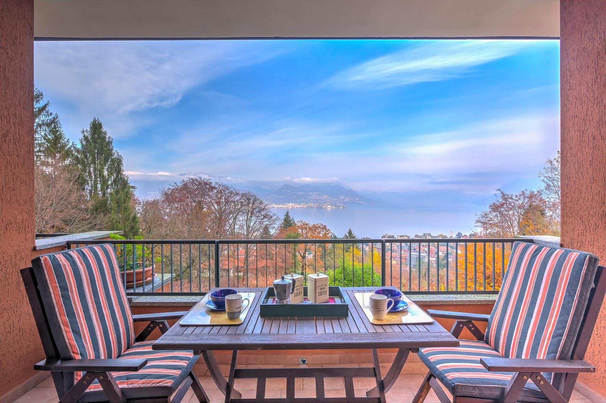 Апартаменти La Bellavista Penthouse Стреза Екстер'єр фото